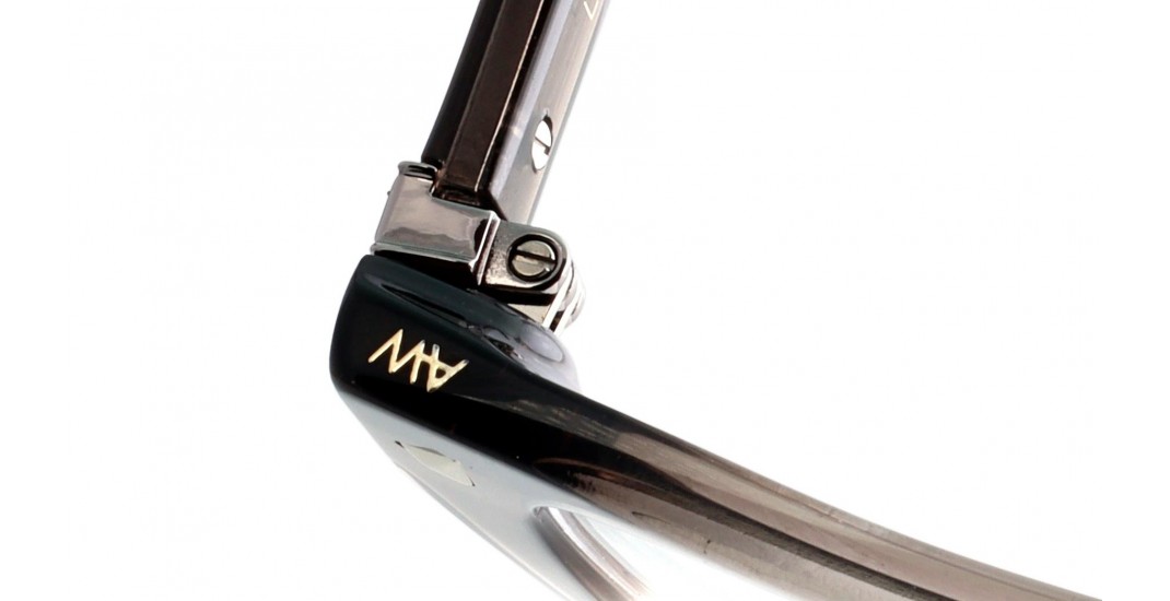 AW3049 C-4